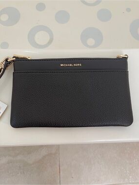 Michael Kors Jet Set Medium Convertible Wristlet